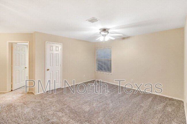 Building Photo - 16264 Red River Ln