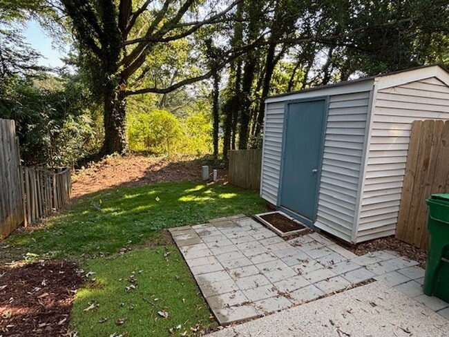 Building Photo - Beautifully Renovated 3-Bedroom, 2.5-Bath ...