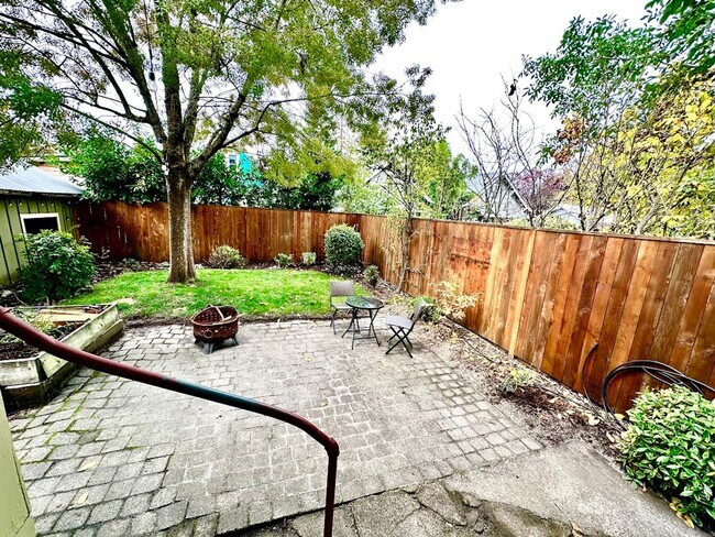 Building Photo - Delightful Remodeled Alberta Arts 3 Bed/2 Bath Bungalow