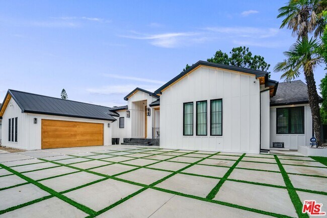 Building Photo - 16015 Valley Wood Rd