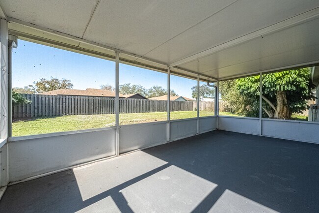 Building Photo - Centrally located 3 bedroom, 2 bathroom single family home