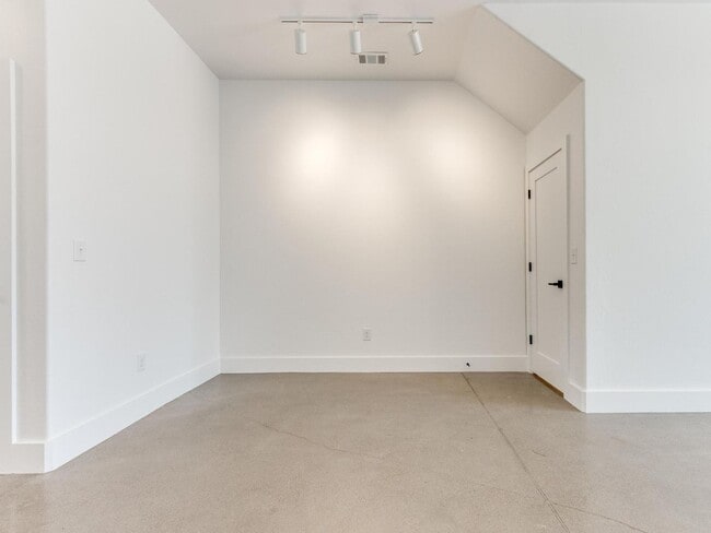 Building Photo - High Traffic Office Space in Beautiful Wheeler District of OKC