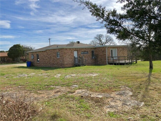 Building Photo - 307 S Mustang Ave