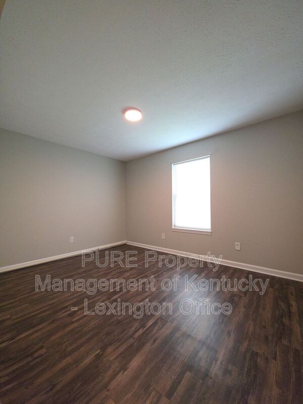 Building Photo - 3793 Camelot Dr