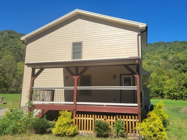 Building Photo - 1443 Moody Farm Rd