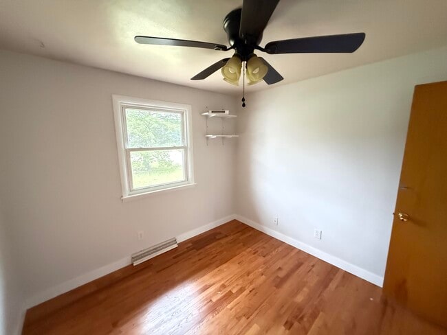 Building Photo - 211 Bourn Ave