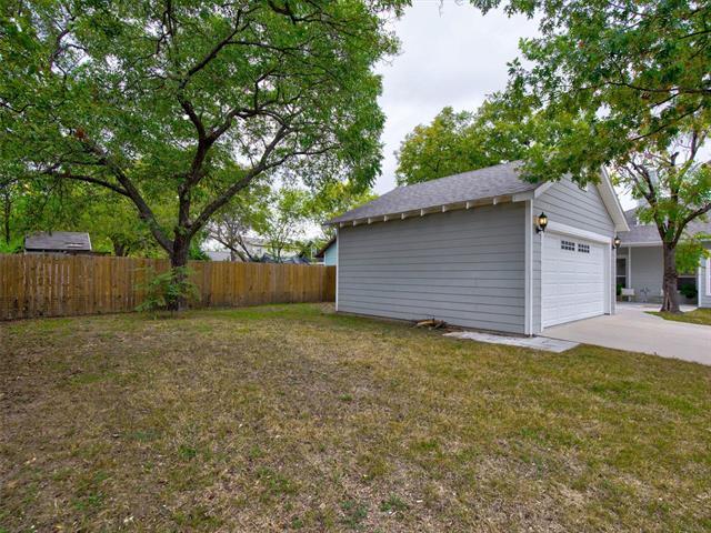 Building Photo - 2700 Gladstone Dr