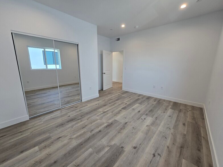Building Photo - 2223 Sheridan St