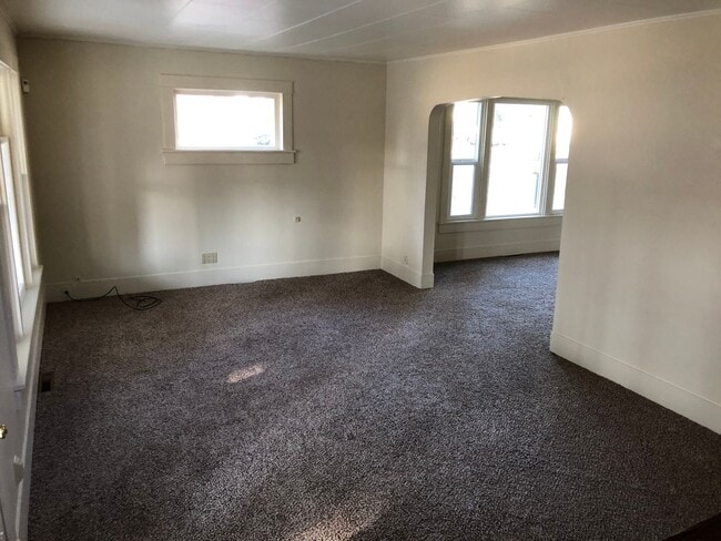 Building Photo - Adorable 3bed/1.5bath Home Close to School...