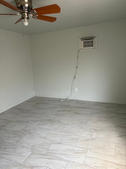 Building Photo - 250 S Grand Dr