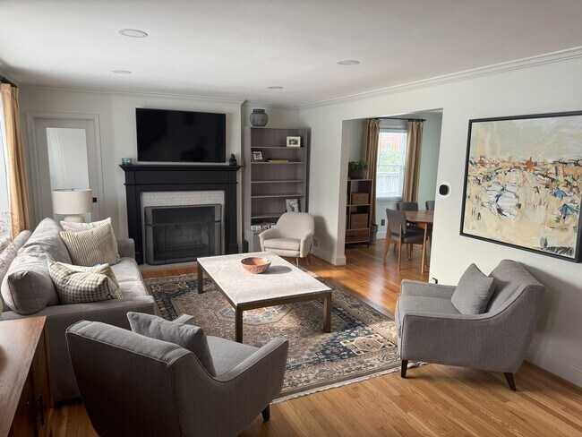Building Photo - Charming Colonial in Prime Silver Spring L...