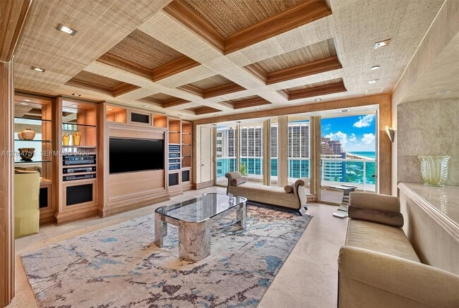Building Photo - 5025 Collins Ave