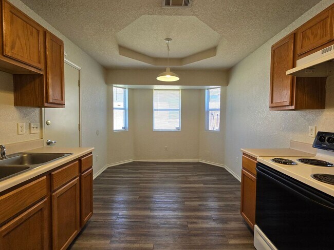 Building Photo - 3303 Driftwood Dr