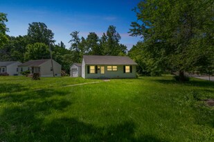 Building Photo - 300 Estridge Rd