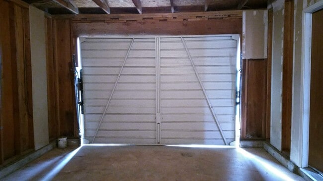 Building Photo - 616 Crosby Ln