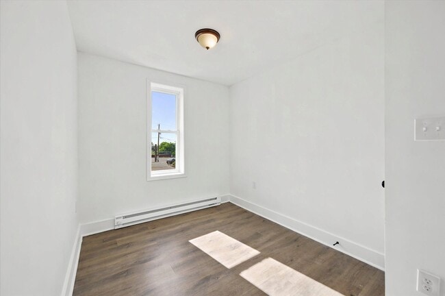 Building Photo - 2BR/3BA House | Kensington