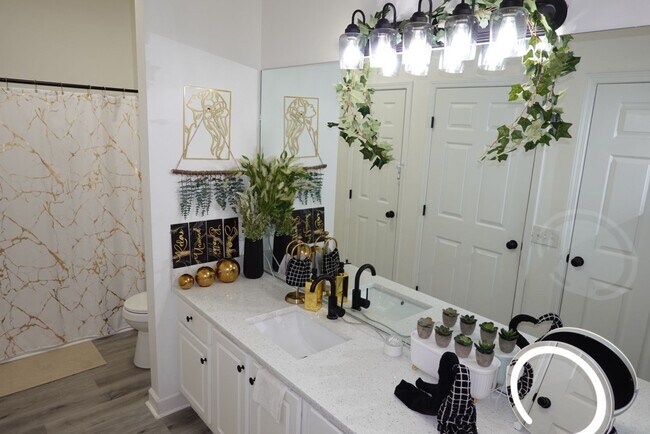 Building Photo - Stone Bridge