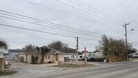 Building Photo - 1420 N Closner Blvd