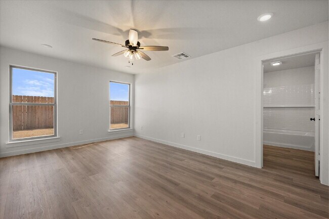 Building Photo - Beautiful New Build Home in Cypress Ranch!