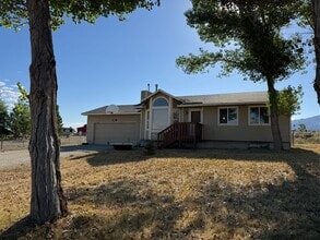 Building Photo - 660 Thistle Dr