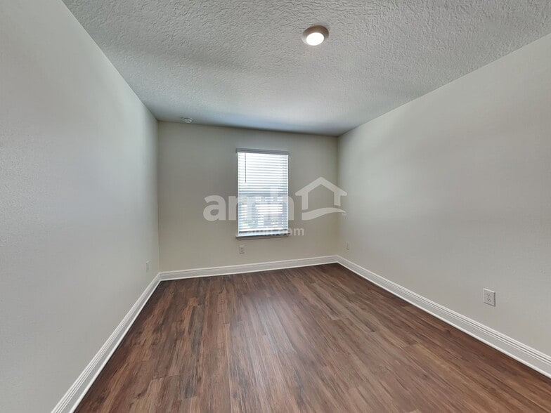 Building Photo - 27327 St Andrews Ave