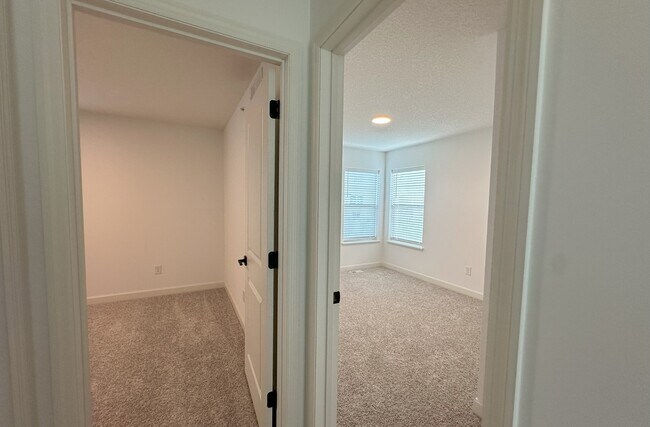 Building Photo - 2154 Tyrone Dr