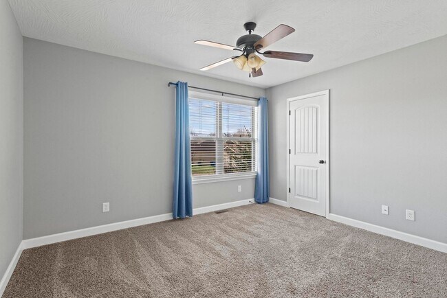 Building Photo - Available Dec 5!