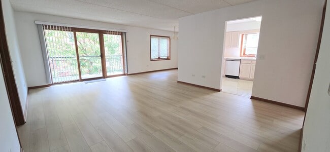 Building Photo - 6430 W Berteau Ave
