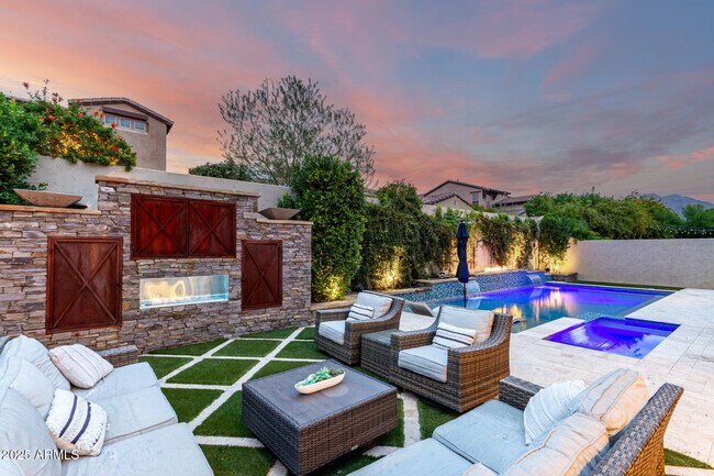 Building Photo - 9250 E Via De Vaquero Dr