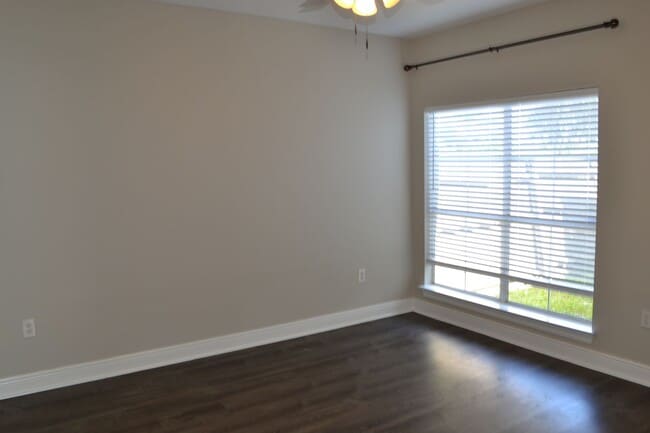 Building Photo - Don't wait This LSU Home will rent fast