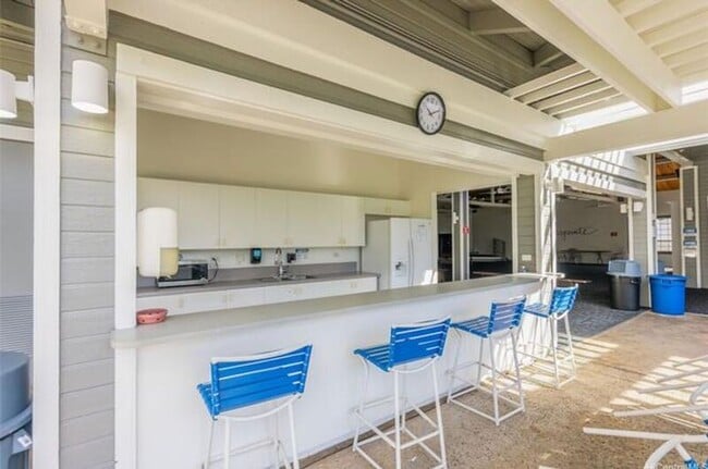 Building Photo - 605 Mananai Pl