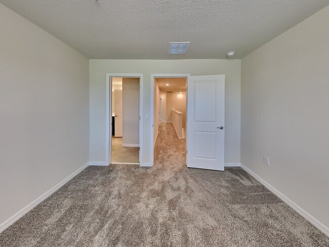 Building Photo - 3117 Emerald Acrs Ln