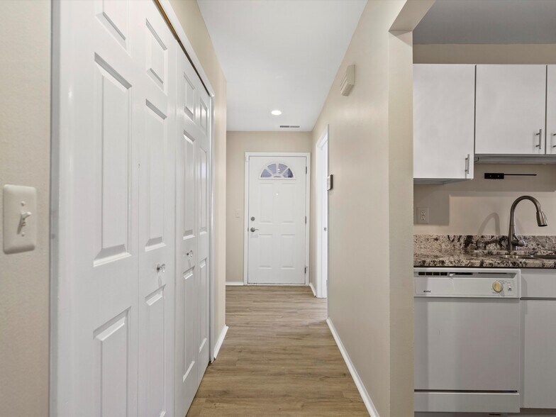 Building Photo - 26656 Farmbrook Villa Dr