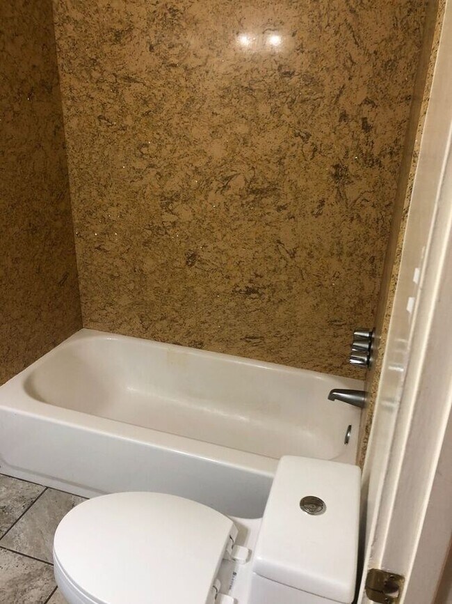 Building Photo - 2315 Parker St