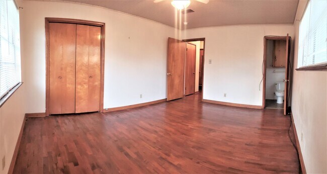 Building Photo - 5305 Ammons St