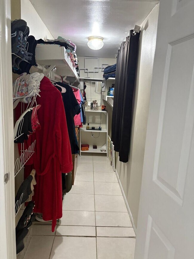 Building Photo - Move-In Ready 3BR/2BA single-Family Home i...