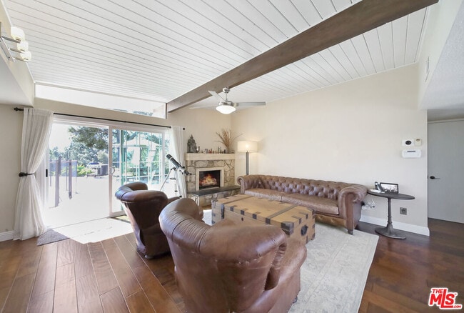 Building Photo - 2260 Los Amigos St