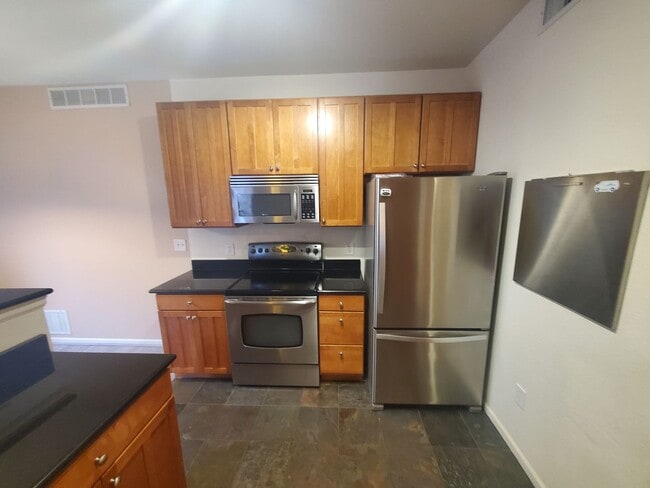 Building Photo - Spacious 2B/2B Main Level Condo With Garage NOW AVAILABLE