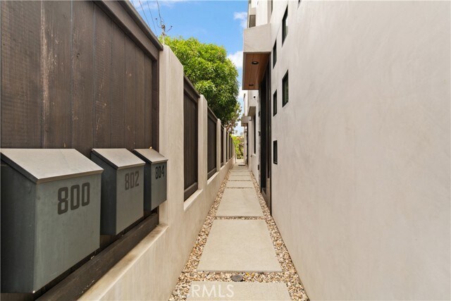 Building Photo - 802 Bard St