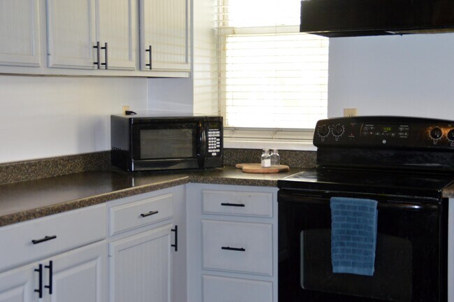 Building Photo - 32 Wilson Ave