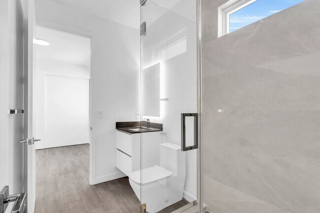 Building Photo - This beautiful new townhome  or rentoffers...