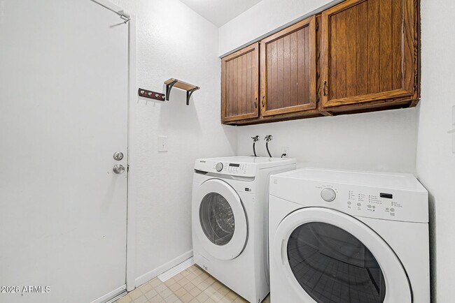 Building Photo - 1134 W Hermosa Dr