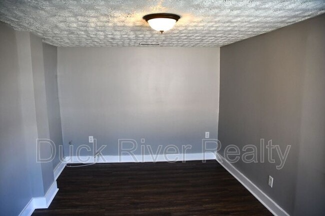 Building Photo - 211 W 10th St