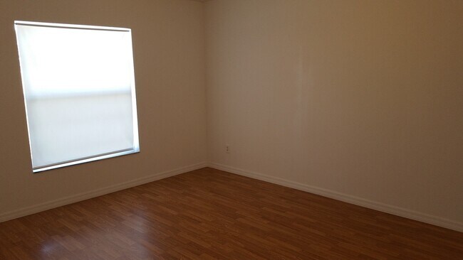 Building Photo - Your Next Home in Groveland