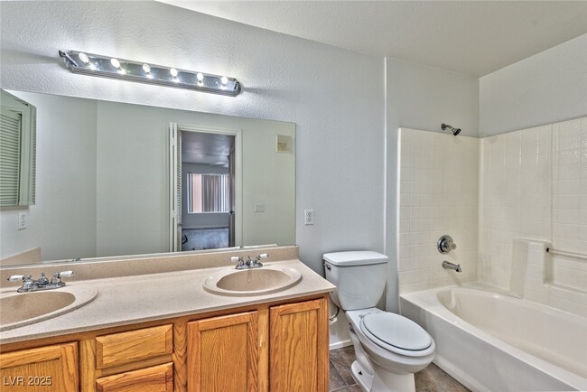 Building Photo - 3058 Tarpon Dr