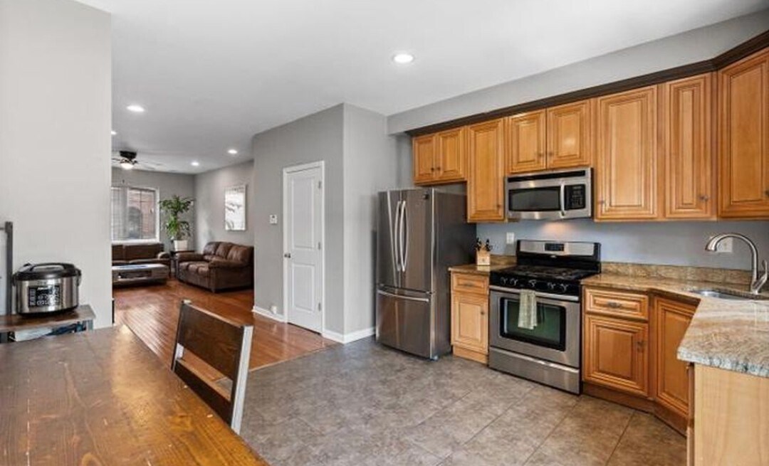 Building Photo - 1607 Manton St