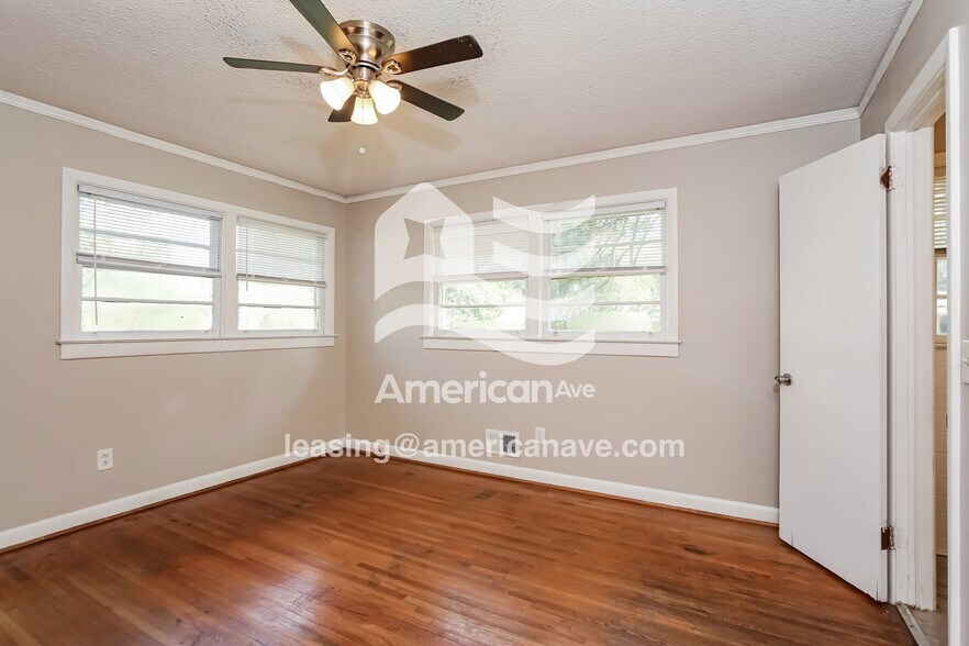 Building Photo - 1813 Bassler St