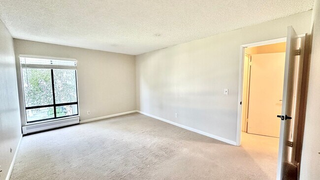 Building Photo - Lovely and Spacious Condo with a Water/Lagoon View and Resort Style Amenities!