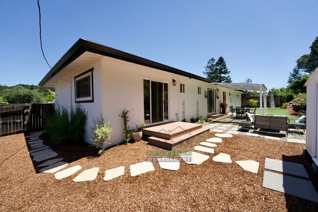 Building Photo - 2061 Carolyn Way