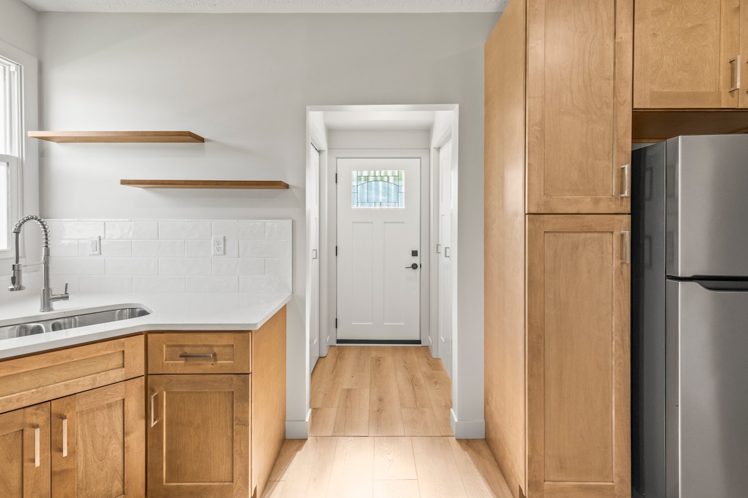 Entry - 425 W Lincoln St